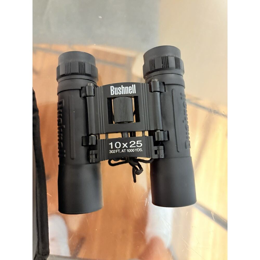 Bushnell 10 x 25 Black Compact Folding Binoculars (302 FT at 1000 YDS)